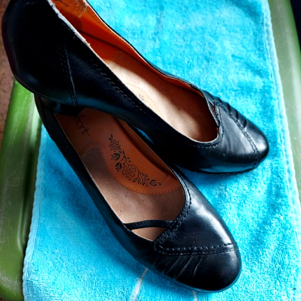 Women's Silloette Black Pumps sz 7.5